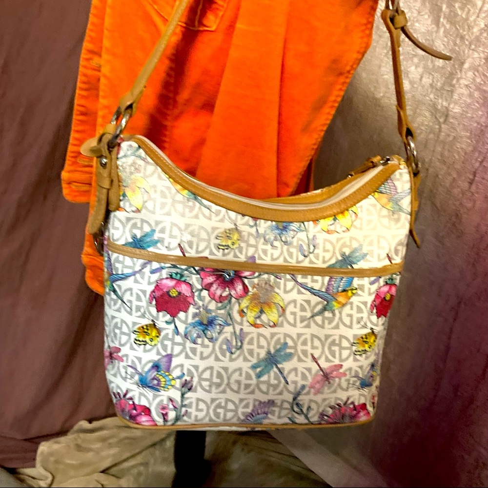 Gianni Bini white floral purse